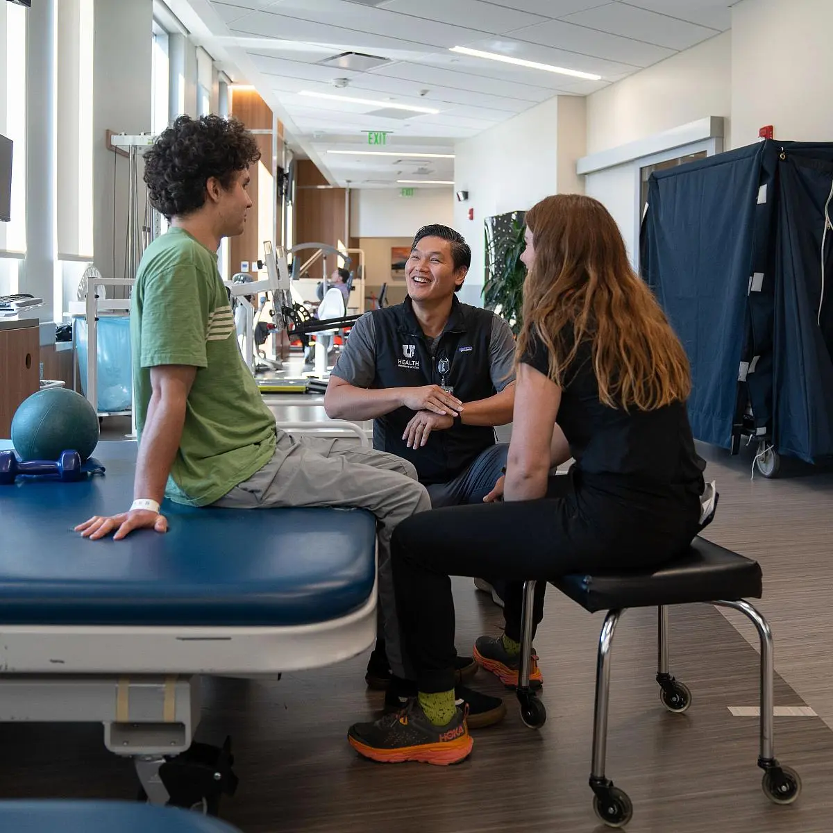 A doctor consult patient